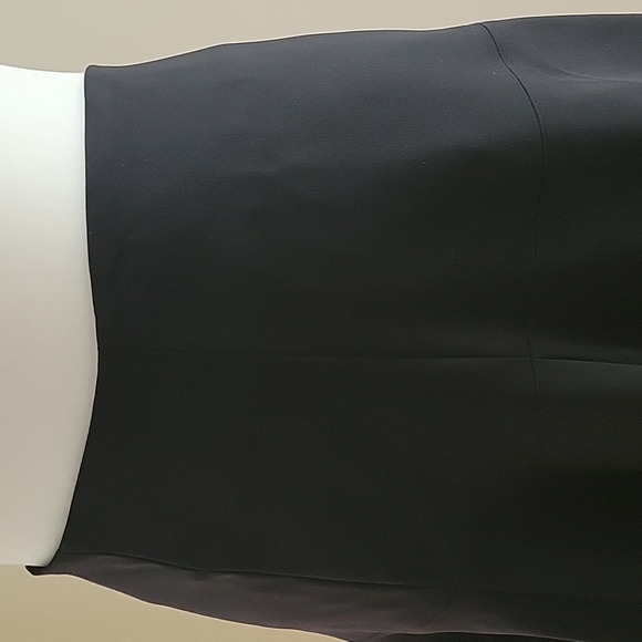 Solid black skirt. Size 38 EU. New with tags . - Picture 2 of 4